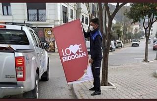 'Love Erdoğan' afişleri kaldırıldı