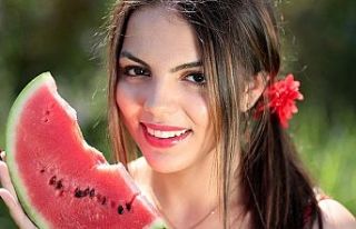 Genç Kadınlar Uyku Arası Bilinçsiz Yemek Yiyor!