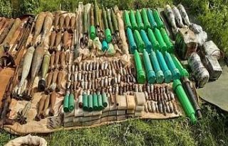 PKK mağarasında çok sayıda silah ve mühimmat...
