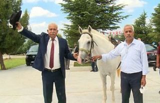 Mersin'den kırata binip Demirel'in Isparta'daki...