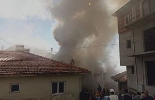 Demirci'de hareketli dakikalar.. İtfaiye arazözü...