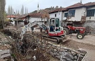 Yağışta su baskınları yaşanıyordu! Minnetler’de...