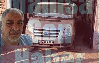 Garaj kapısı ile araç arasında sıkışarak can...
