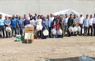 Büyükşehir, Soma’da Arıcılığı Geliştiriyor