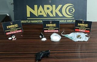 Uyuşturucu operasyonunda 8 şüpheliden 2'si...