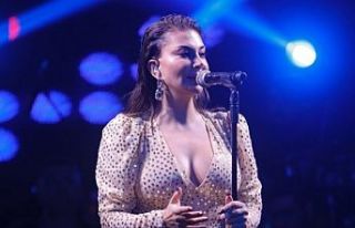 Ebru hem yorgun, hem de mutlu