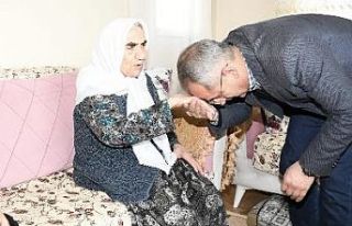 Görme engelli Ayşe nine, yüzüğünü deprem bölgesine...