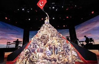Simge, simgesini koydu! 4,5 metrelik elbisesiyle büyüledi
