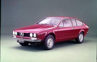 Alfa Romeo iki efsanevi modelin yıl dönümünü...