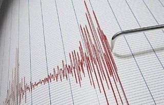 İzmir güne depremle uyandı
