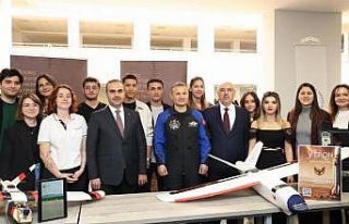 Bakan Kacır ve ilk Türk astronot Gezeravcı Dokuz...