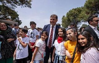 Başkan Tugay Kültürpark’ta çocuklarla bir araya...