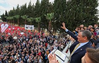 CHP Genel Başkanı Özel, İzmir'de vatandaşlarla...