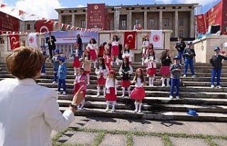 TBMM'de çocuk coşkusu sürüyor