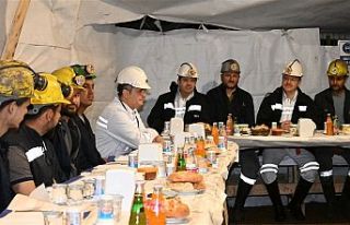 Vali Ünlü, Yerin Metrelerce Altında Madencilerle...