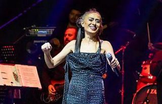 Yıldız Tilbe Türkiye'nin en eğlenceli kadın...