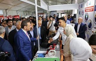 Hisarcıklıoğlu’dan Bilişim Fuarı’na tam not
