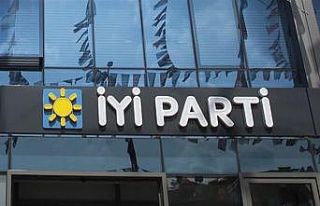 İYİ Parti 6 ilçede nöbet değişimi yaptı