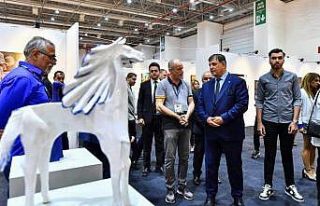 İzmirliler'den Sanat ve Antika Fuarı’na yoğun...