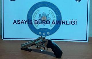 Kuru sıkı tabancayla yakalandı