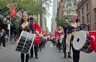 New York, Türk bayraklarıyla donatıldı
