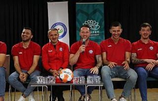 Nilüfer Belediyespor Hentbol Takımı öğrencilerle...