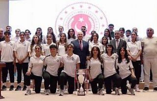 Yüksekovalı şampiyon kadın futbolcular MSB'de