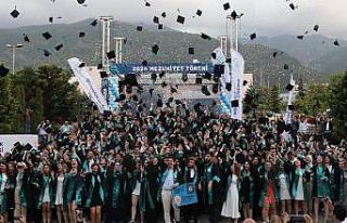 BTÜ yeni mezunlarını verdi