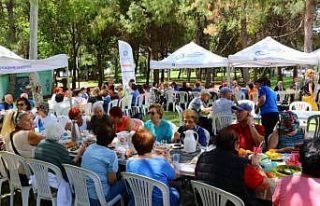 Parkinson hastaları piknikte buluştu