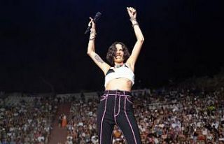 Zeynep Bastık Antalyalıları coşturdu