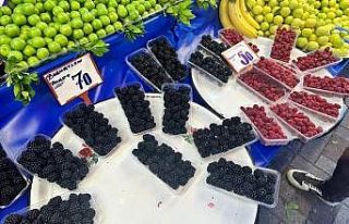 Ahududu ve böğürtlen tezgahlarda