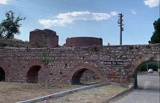 Antik su yolundaki kemerler araçlara kapı oldu