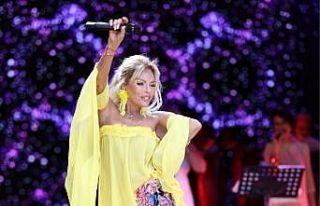 Bodrum'da muhteşem gece! Sahneden inemedi...