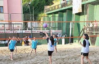 Gölcük'te Plaj Voleybolu heyecanı başlıyor