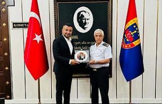 İş insanı Serdar Özyurt'tan Jandarma Genel...