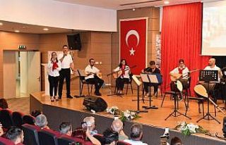 İzmir Çiğli'de bağlama kursiyerlerinden eşsiz...