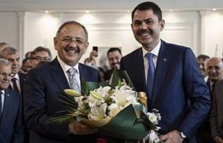 Murat Kurum yeniden makamda