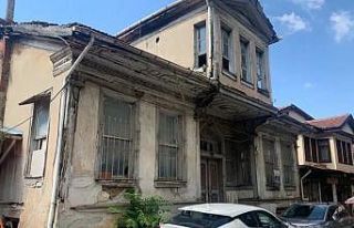 Tarihi evler yıkılmaya mahkum ediliyor