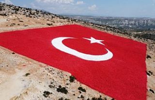25 kadın usta en büyük Türk Bayrağını Zafer...