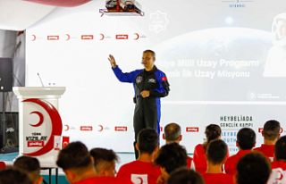 Astronot Gezeravcı depremzede öğrencilere ilham...