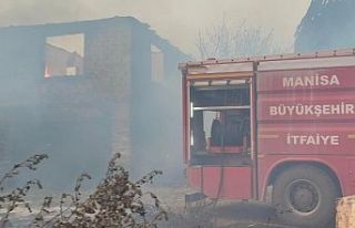 Gördes’te yangınla mücadele sürüyor