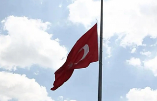 Heniyye için bayraklar yarıda