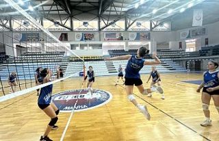 Turgutlu Belediyesi Kadın Voleybol Takımı Antrenmanlara...