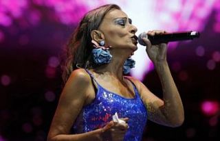Yıldız Tilbe hayranlarıyla açık havada buluştu