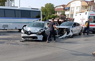 Yine aynı yer, yine kaza, 2 kişi yaralı