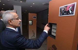 Bakan Uraloğlu'ndan Pul Müzesi'ne ziyaret