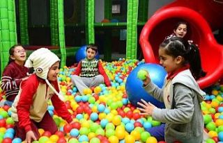 Havaların serinlemesiyle kapalı çocuk oyun alanlarına...