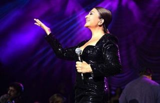 Sibel Can'dan açık havada muhteşem performans