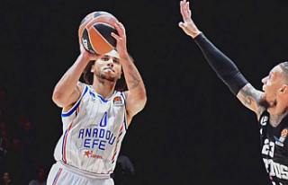 Anadolu Efes, son çeyrekteki oyunuyla Bologna’yı...