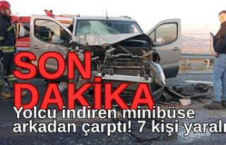 Otomobil, yolcu indiren minibüse arkadan çarptı!...